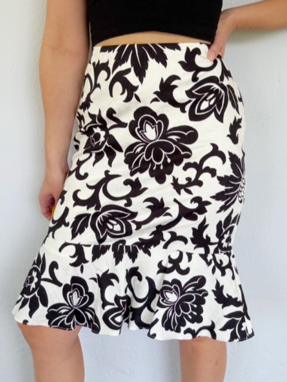 White House Black Market floral ruffle trim cotton stretch pencil skirt size 4